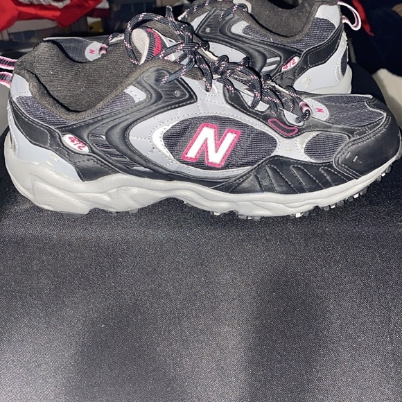 New Balance 472 WO Size  10 Black and Pink Sneakers. Good CLEAN CONDITION - Picture 2 of 11